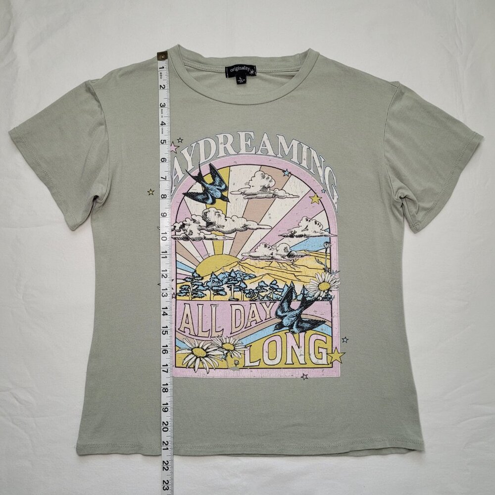 Originality Daydreaming All Day Long Graphic Tee Sage Green Boho Top Youth Large - Picture 8 of 8